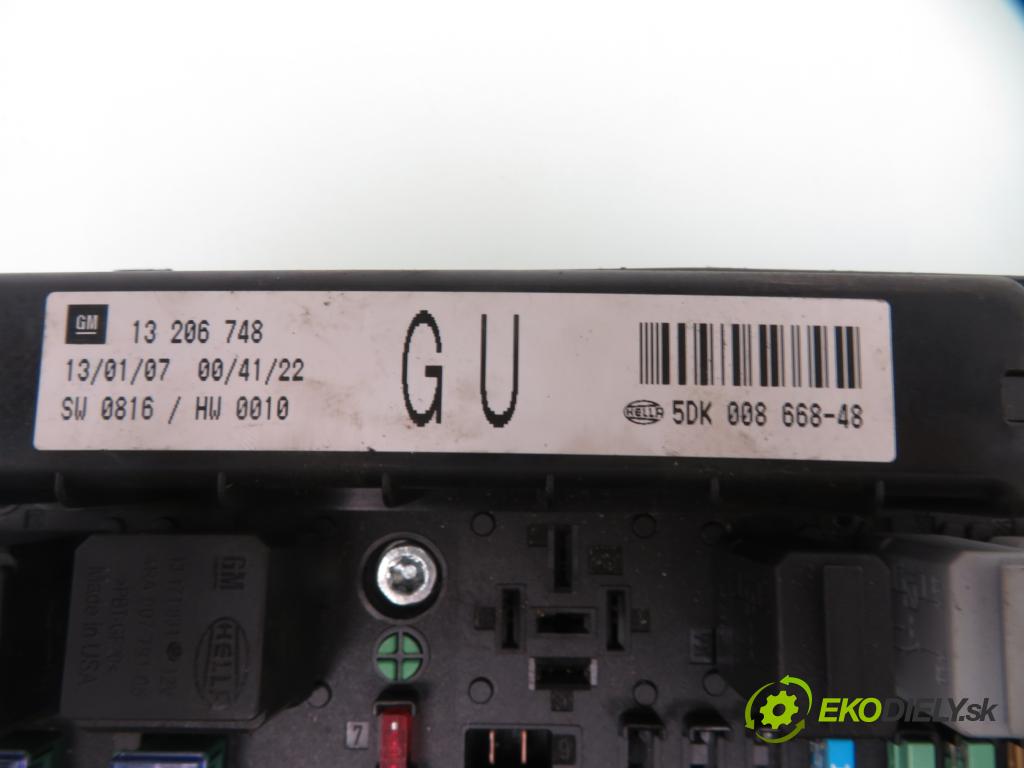 OPEL ASTRA H Kombi (A04) KOMBI 2007 74,00 1.9 CDTI - Z 19 DTL 1910,00 Skrinka POJISTKY: 13206748 ; 5DK00866848