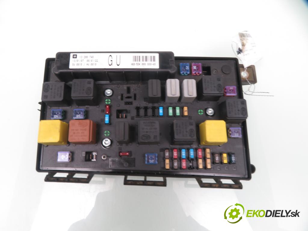 OPEL ASTRA H Kombi (A04) KOMBI 2007 74,00 1.9 CDTI - Z 19 DTL 1910,00 Skrinka POJISTKY: 13206748 ; 5DK00866848