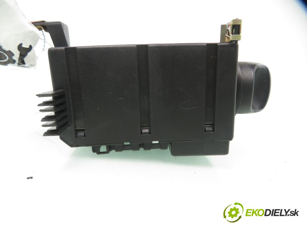 MERCEDES-BENZ KLASA A (W168) HB 1999 75,00 1.6 102 A 160  M 166.960 1598,00 prepínač svetlá 1685450104 ; 501733