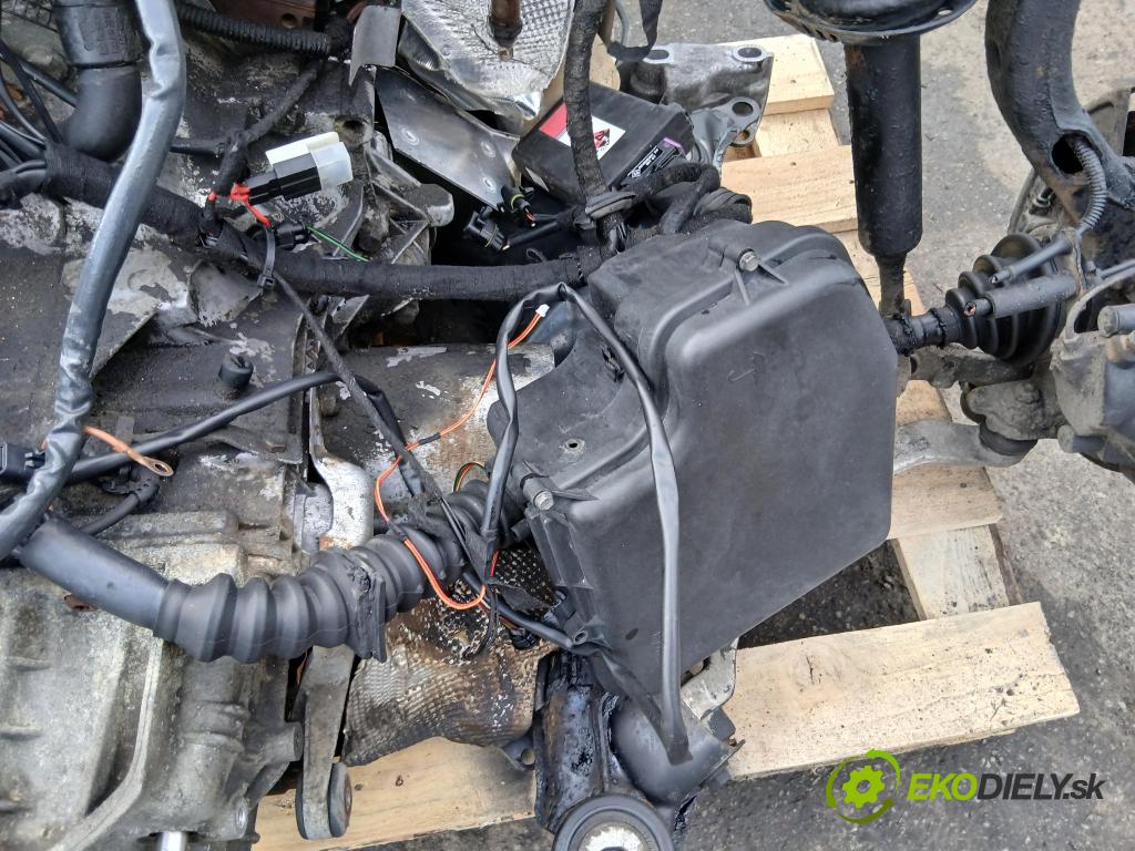 AUDI A4 (8D2, B5) SEDAN 1997 110,00 1.8 T 150 - AEB 1781,00 motor BENZÍN AEB