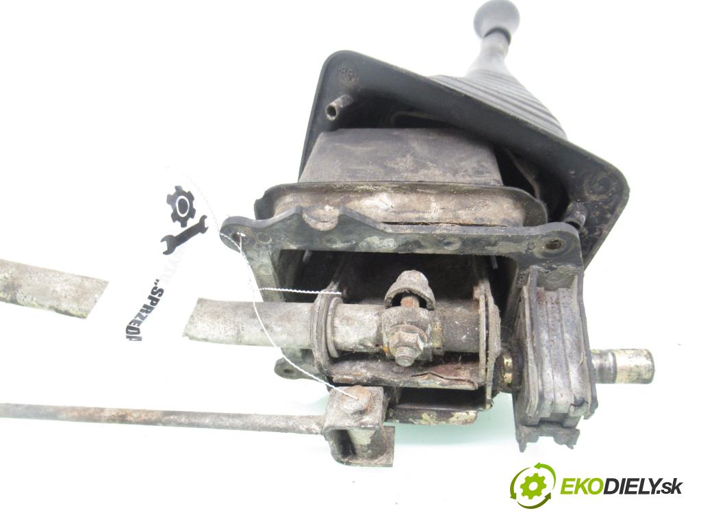 VW TRANSPORTER IV Skrzynia (70XA) FURGON 1995 44,00 1.9 D 60 - 1X 1896,00 ZVEDÁK: 701711025Q