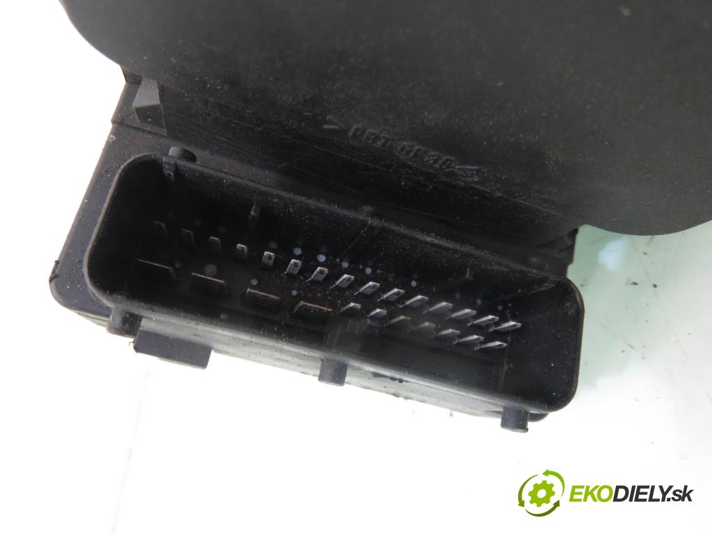 SMART FORTWO Coupe (450) COUPE 1999 45,00 0.6 R3 (450.332) - M 160.910 599,00 Pumpa ABS 0273004235 ; 0004765V005 ; 0265215487 (Pumpa ABS)