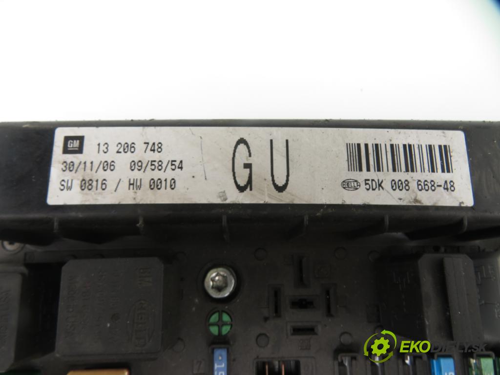 OPEL ASTRA H (A04) HB 2004 59,00 1.7 CDTI - Z 17 DTL 1686,00 Skrinka POJISTKY: 13206748GU