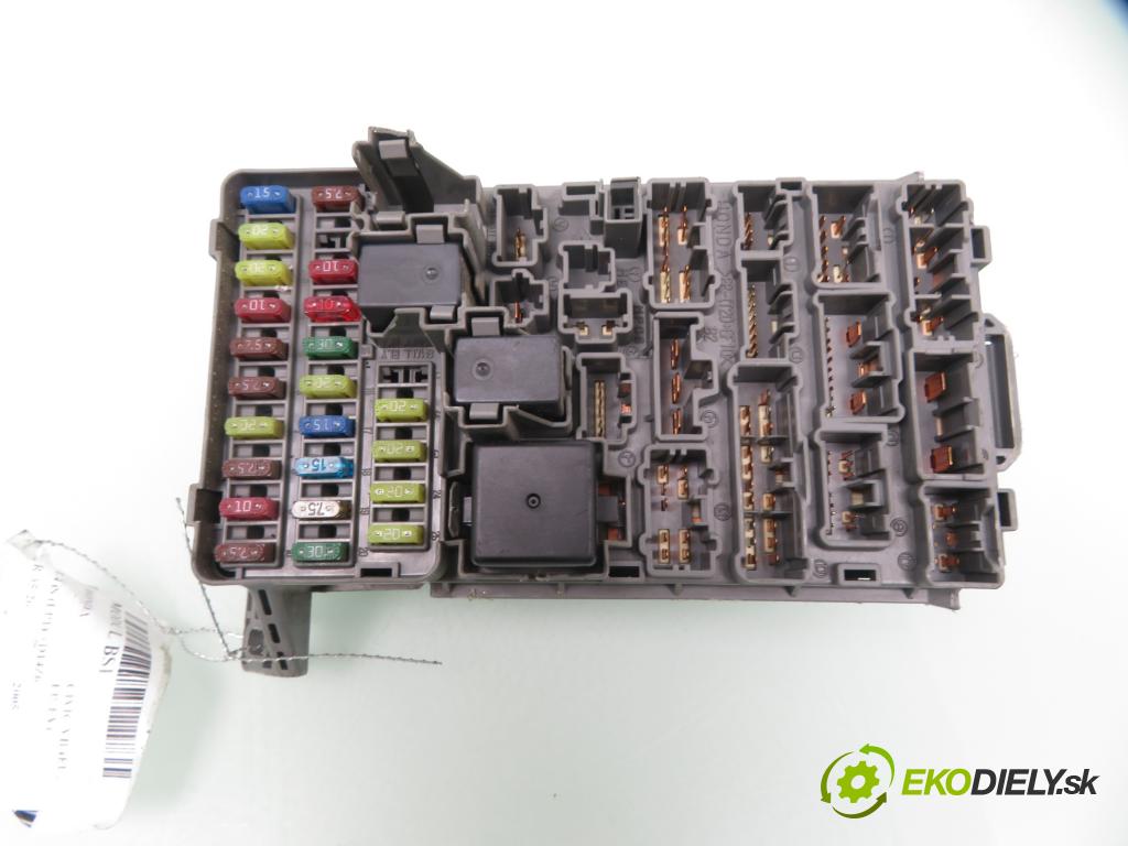 HONDA CIVIC VII Hatchback (EU, EP, EV) HB 2005 66,00 1.4 iS (EP1) 90 - D14Z6 1396,00 MODUL BSI 3820ES6AG200