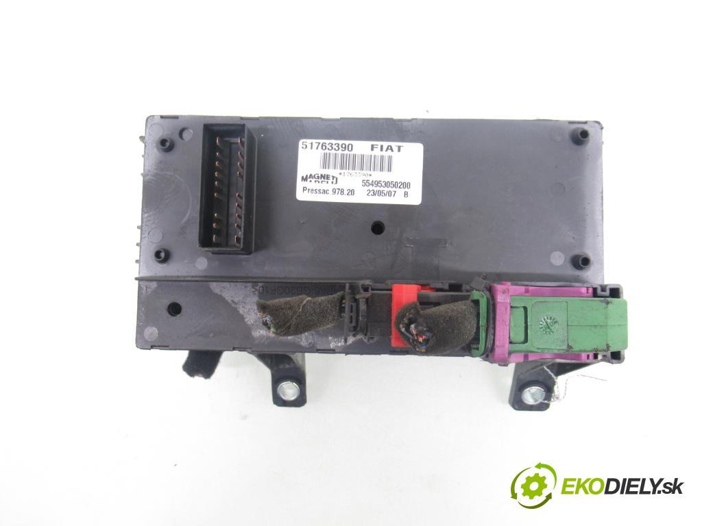 FIAT LINEA (323_) SEDAN 2008 66,00 1.3 D Multijet 90 1248,00 skříňka POJISTKY: 51778008