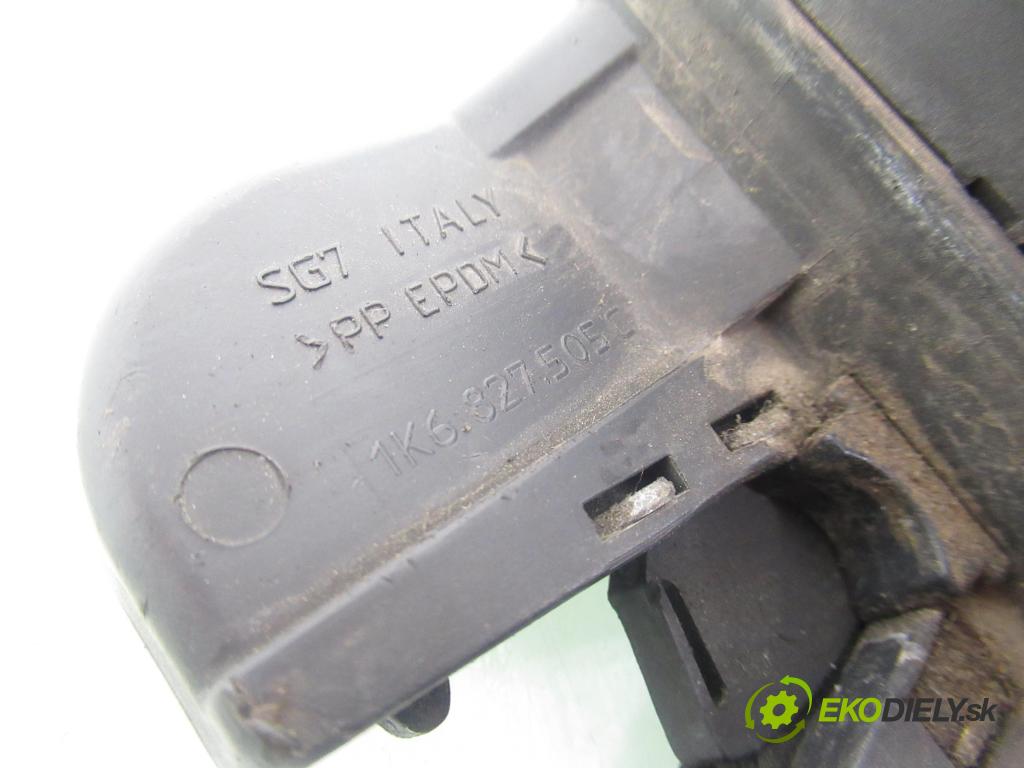 VW GOLF V (1K1) HB 2004 75,00 1.6 - BGU 1595,00 zámok dveří kufr EL. 3C9827645A ; 1K6827505C