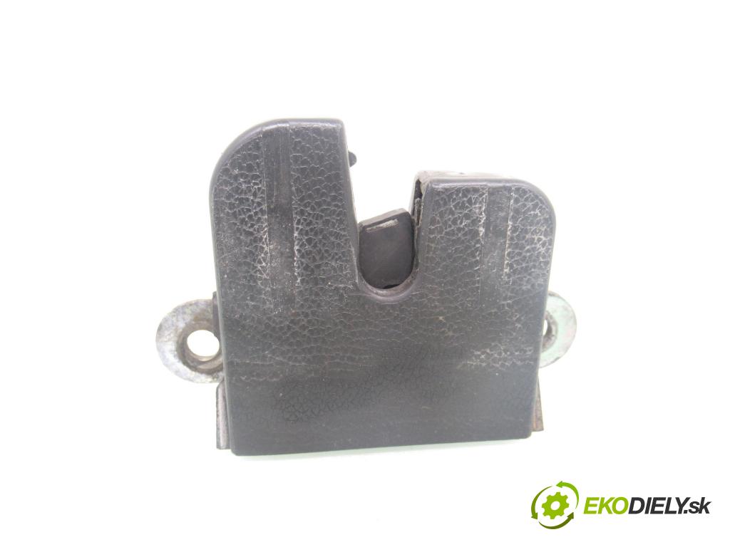 VW GOLF V (1K1) HB 2004 75,00 1.6 - BGU 1595,00 zámok dveří kufr EL. 3C9827645A ; 1K6827505C