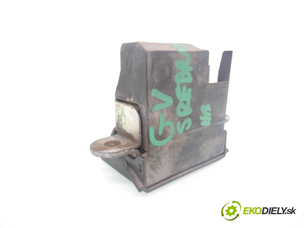 VW GOLF V (1K1) HB 2004 75,00 1.6 - BGU 1595,00 zámok dveří kufr EL. 3C9827645A ; 1K6827505C