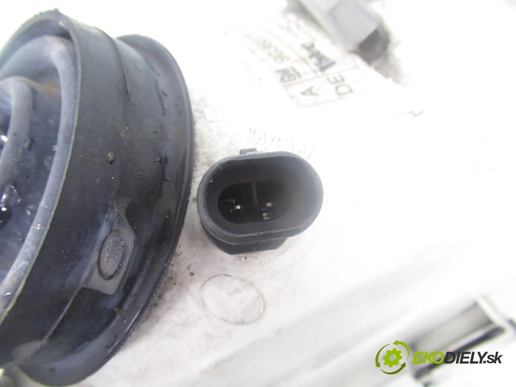 OPEL ASTRA F (T92) SEDAN 1999 55,00 1.6 - 16 LZ2 1598,00 Svetlo LP 90383791