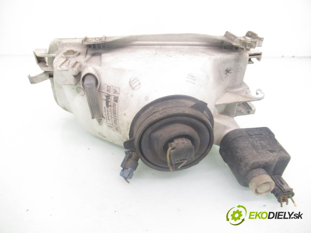 OPEL ASTRA F (T92) SEDAN 1999 55,00 1.6 - 16 LZ2 1598,00 Svetlo PP 90383792