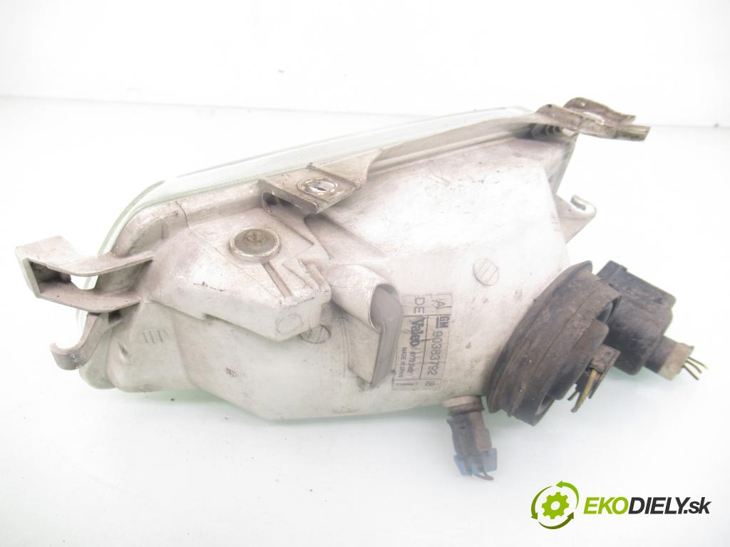 OPEL ASTRA F (T92) SEDAN 1999 55,00 1.6 - 16 LZ2 1598,00 Svetlo PP 90383792