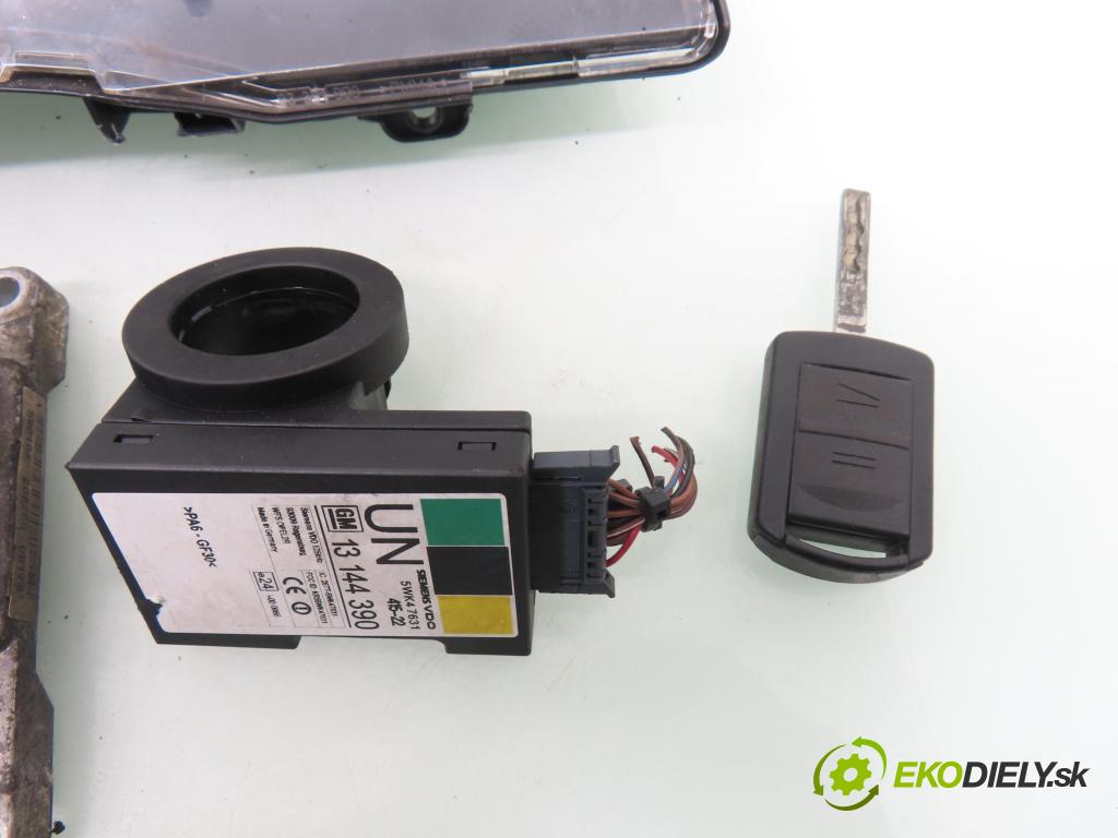 OPEL MERIVA A nadwozie wielkoprzestrzenne (MPV) (X03) MINIVAN 2005 66,00 1.4 16V Twinport - Z 14 XEP 1364,00 spínačka / imobilizéra IMMO / řídící jednotka 0261208255