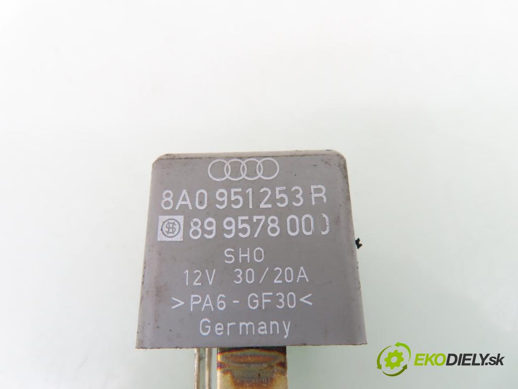 AUDI 80 (8C, B4) SEDAN 1992 66,00 2.0 90 - ABT 1984,00 RELÉ: 8A0951253R