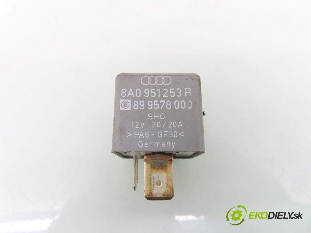 AUDI 80 (8C, B4) SEDAN 1992 66,00 2.0 90 - ABT 1984,00 RELÉ: 8A0951253R