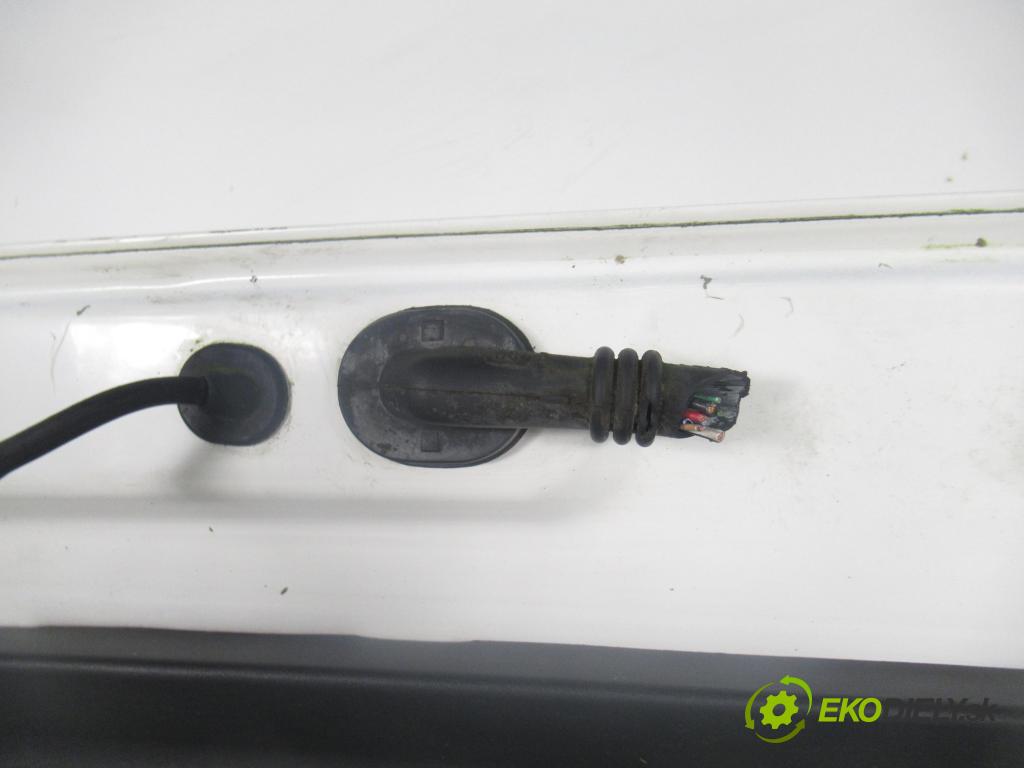 TOYOTA AURIS (_E15_) HB 2009 74,00 1.33 Dual-VVTi 101 - 1NR-FE 1329,00 kapota kufr HB 5D 