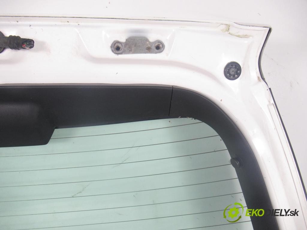 TOYOTA AURIS (_E15_) HB 2009 74,00 1.33 Dual-VVTi 101 - 1NR-FE 1329,00 kapota kufr HB 5D