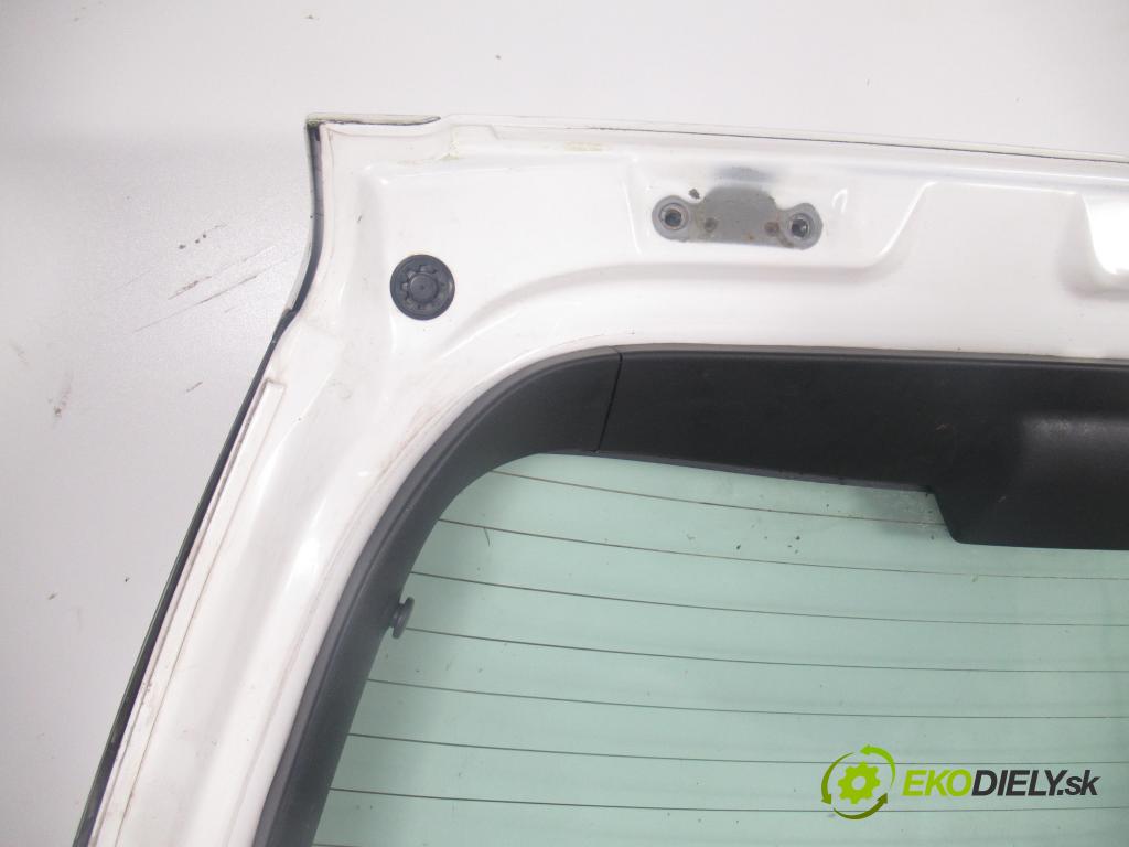 TOYOTA AURIS (_E15_) HB 2009 74,00 1.33 Dual-VVTi 101 - 1NR-FE 1329,00 kapota kufr HB 5D