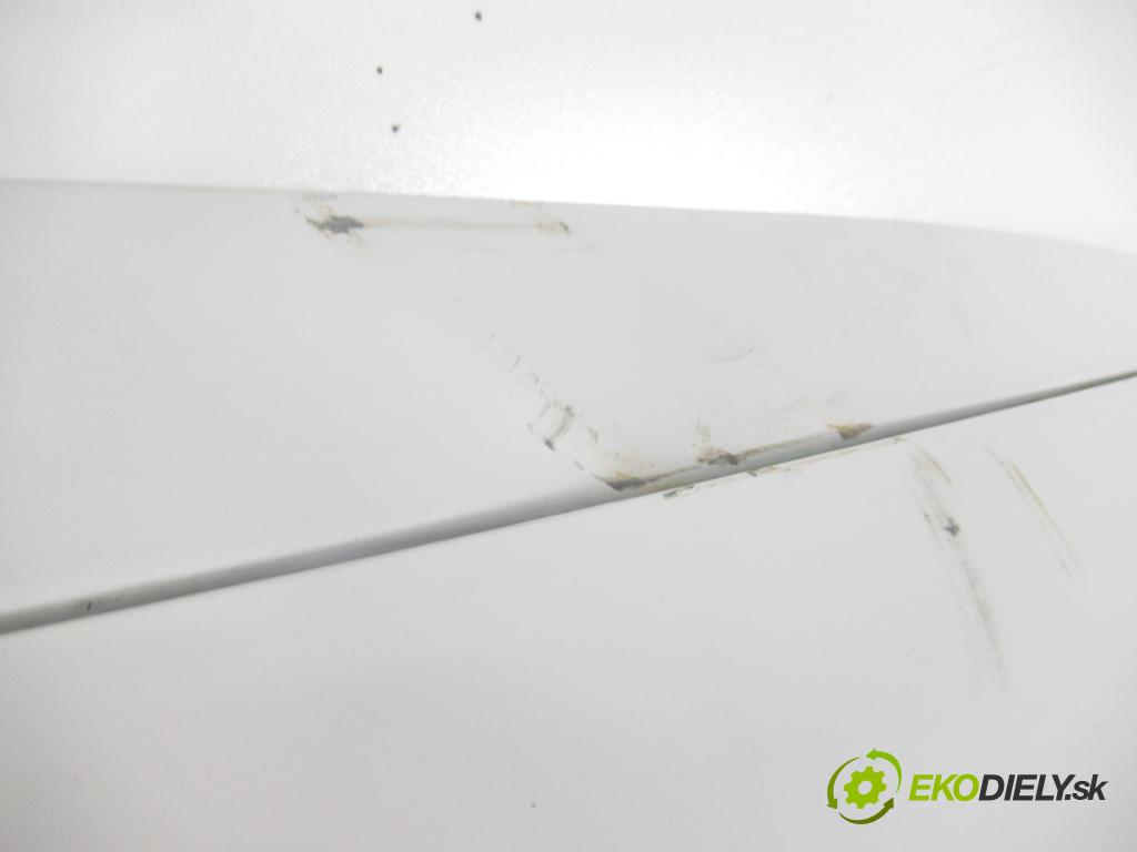 TOYOTA AURIS (_E15_) HB 2009 74,00 1.33 Dual-VVTi 101 - 1NR-FE 1329,00 kapota kufr HB 5D