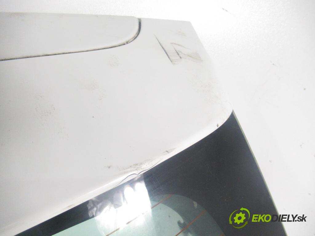 TOYOTA AURIS (_E15_) HB 2009 74,00 1.33 Dual-VVTi 101 - 1NR-FE 1329,00 kapota kufr HB 5D