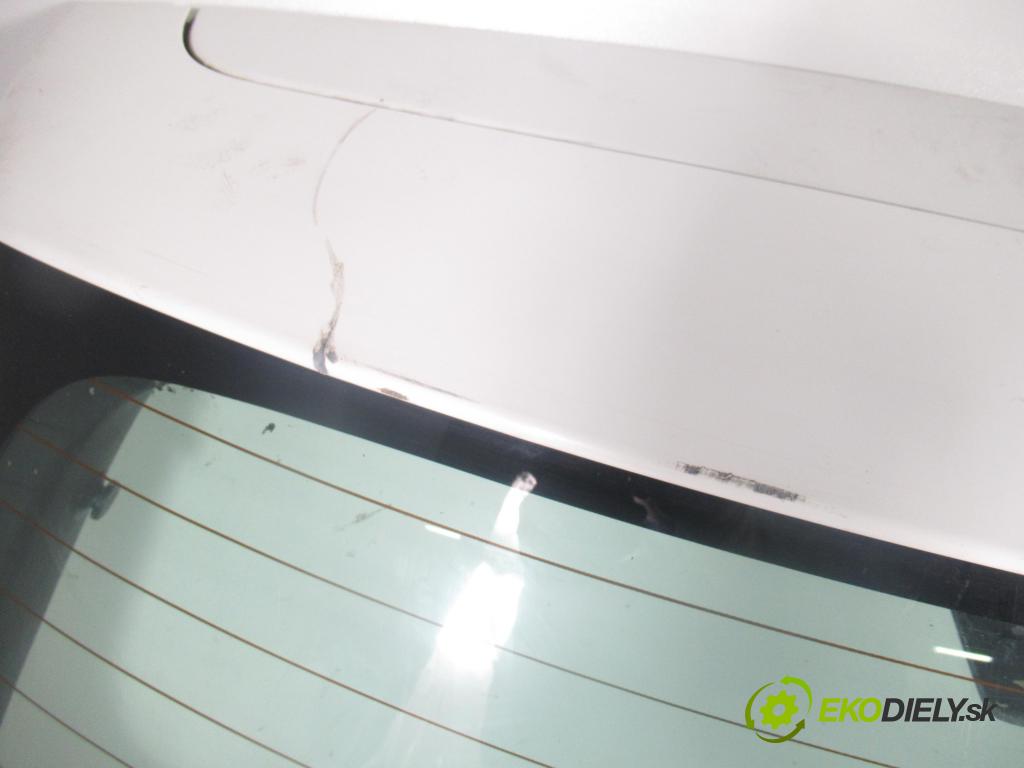 TOYOTA AURIS (_E15_) HB 2009 74,00 1.33 Dual-VVTi 101 - 1NR-FE 1329,00 kapota kufr HB 5D