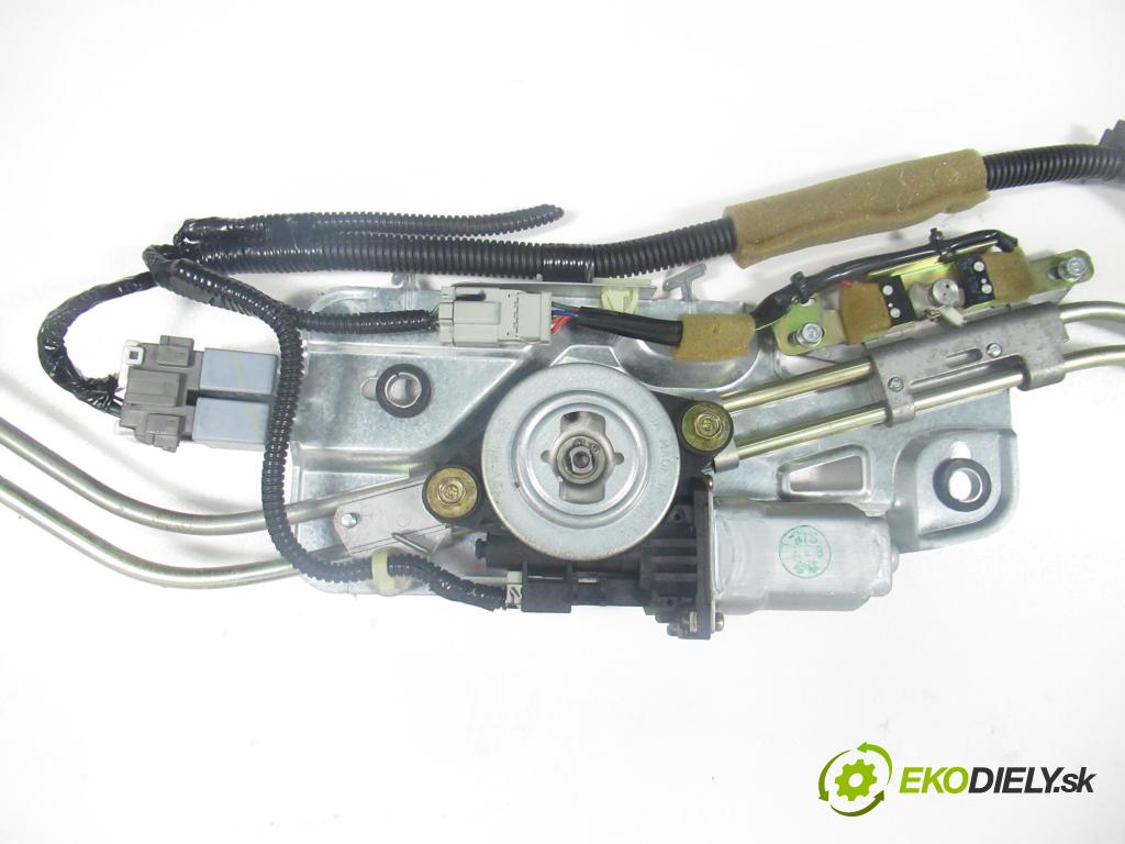 HONDA ACCORD VII (CL, CN) SEDAN 2005 140,00 2.4 (CL9) - K24A3 2354,00 střešní okno  (Sklo karoserie)