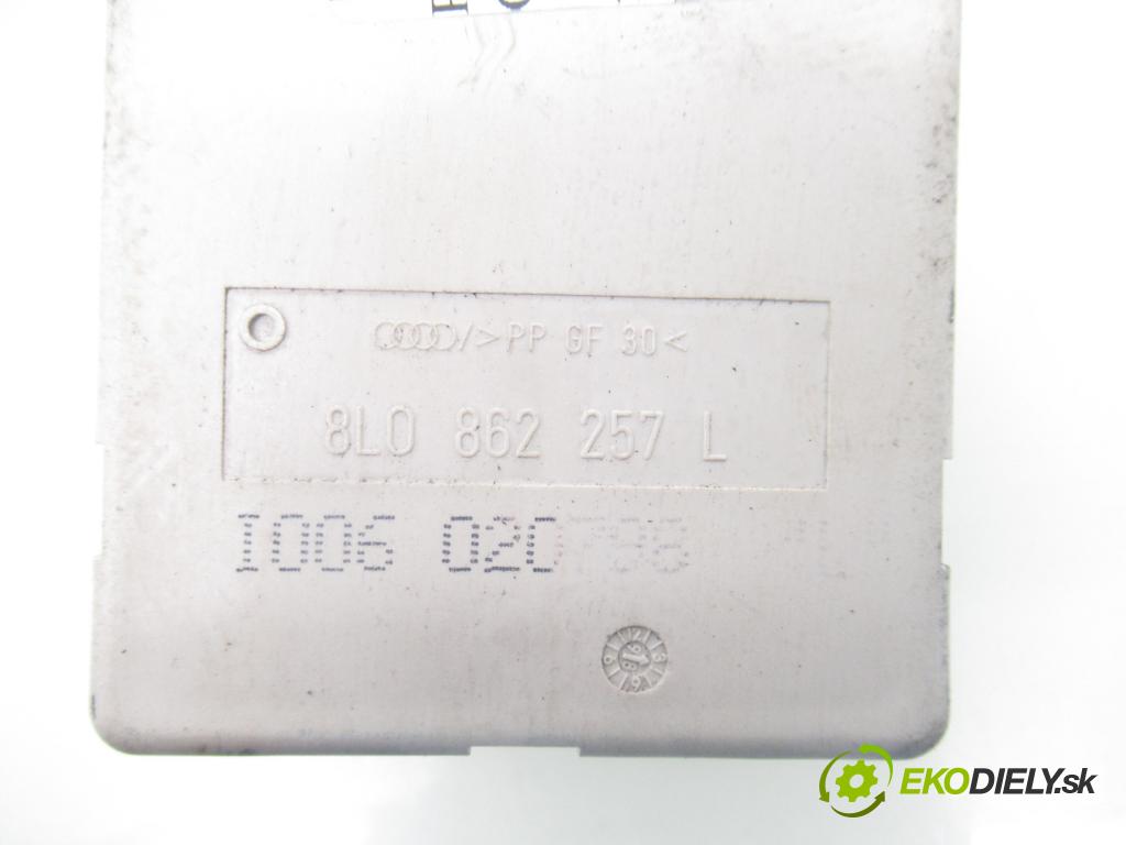 AUDI A4 (8D2, B5) SEDAN 1996 81,00 1.9 TDI 110 - AFN 1896,00 motorek zámku centrálního 8L0862257L