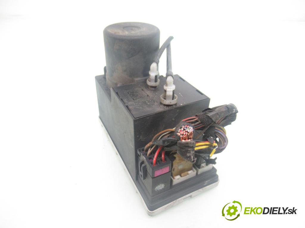 AUDI A4 (8D2, B5) SEDAN 1996 81,00 1.9 TDI 110 - AFN 1896,00 motorek zámku centrálního 8L0862257L