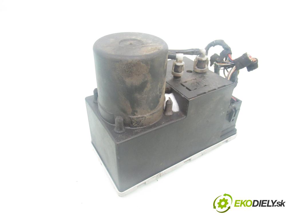 AUDI A4 (8D2, B5) SEDAN 1996 81,00 1.9 TDI 110 - AFN 1896,00 motorek zámku centrálního 8L0862257L