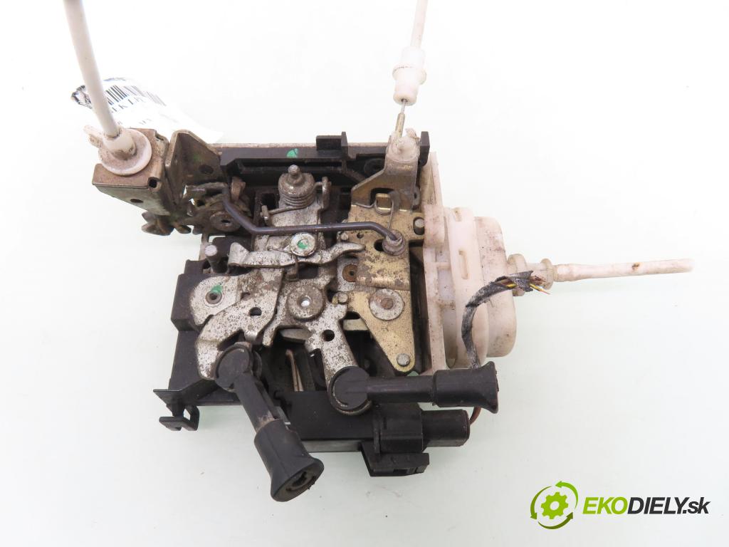 AUDI A4 (8D2, B5) SEDAN 1996 81,00 1.9 TDI 110 - AFN 1896,00 zámok 8D1837015F