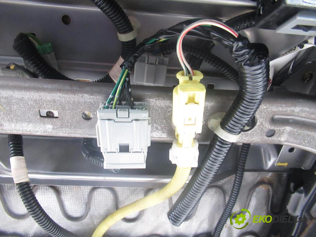 HONDA ACCORD VII (CL, CN) SEDAN 2005 140,00 2.4 (CL9) - K24A3 2354,00 sedadlo ŘIDIČE / LP