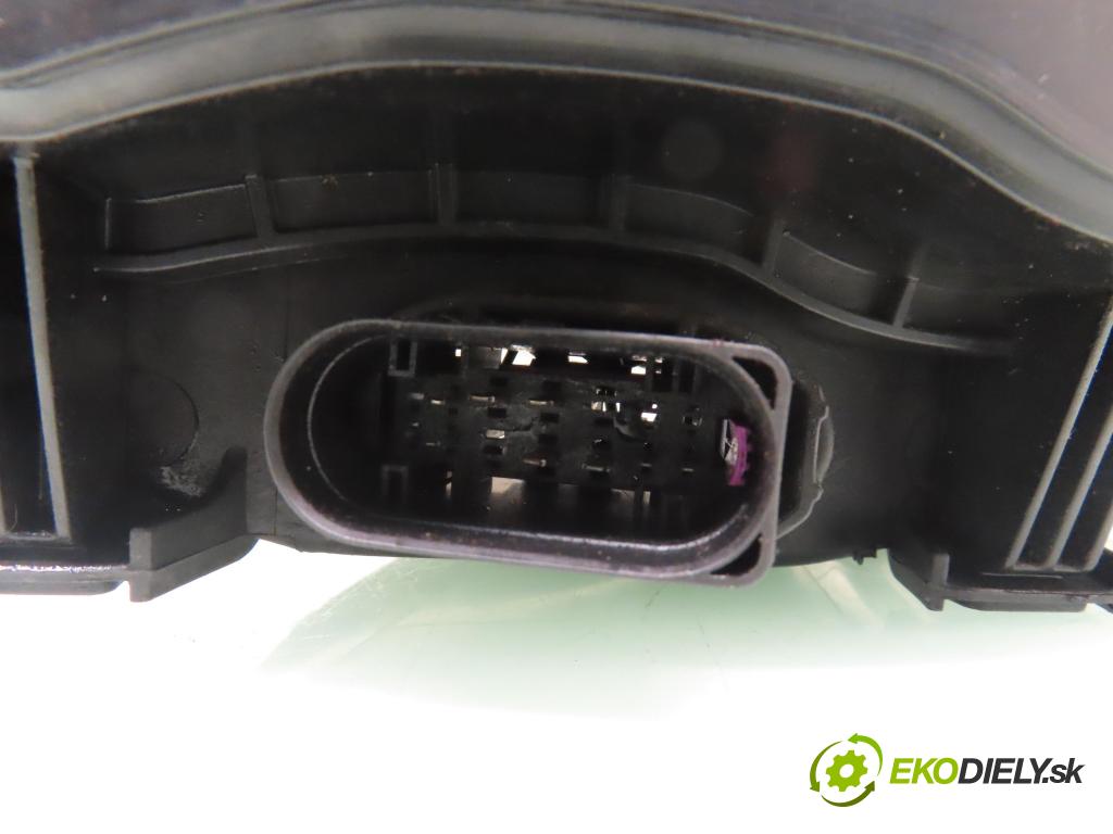 FORD MONDEO IV (BA7) LIFTBACK 2011 103,00 2.0 TDCi 140 - QXBA 1997,00 světlo LP 7S7113W030EB