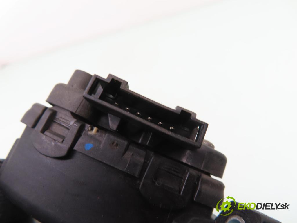 RENAULT CLIO II (BB_, CB_) HB 2002 72,00 1.4 16V (B/CB0P) - K4J 710 1390,00 Potenciometer plynu 8200089851 ; 6PV00811924 (Potenciometer plynového pedálu)