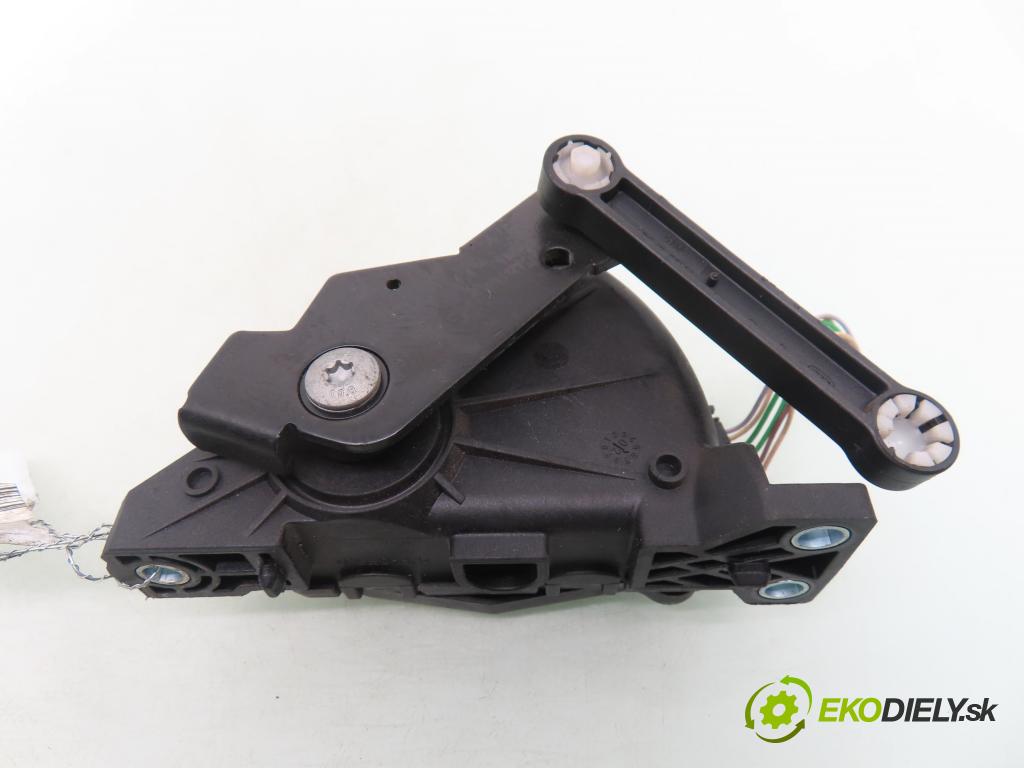 RENAULT CLIO II (BB_, CB_) HB 2002 72,00 1.4 16V (B/CB0P) - K4J 710 1390,00 Potenciometer plynu 8200089851 ; 6PV00811924 (Potenciometer plynového pedálu)