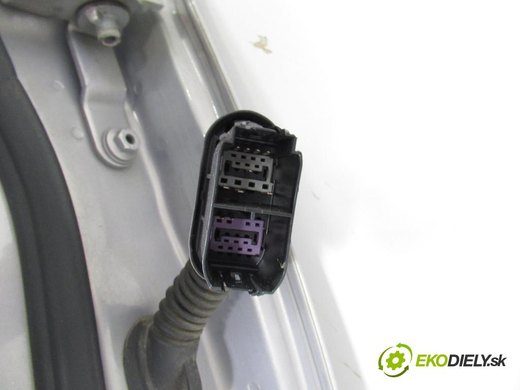 FORD MONDEO IV (BA7) LIFTBACK 2011 103,00 2.0 TDCi 140 - QXBA 1997,00 dveře LP