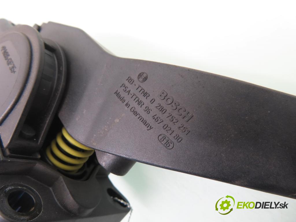 PEUGEOT 307 SW (3H) KOMBI 2003 103,00 2.0 16V - RFN (EW10J4) 1997,00 Potenciometer plynu 0280752251 ; 9646702180 (Potenciometer plynového pedálu)