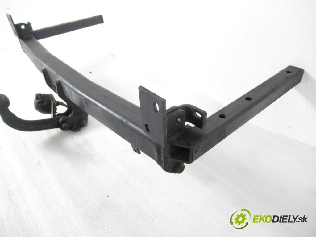 AUDI 80 (8C, B4) SEDAN 1992 85,00 2.0 E 115 - ABK 1984,00 Hák