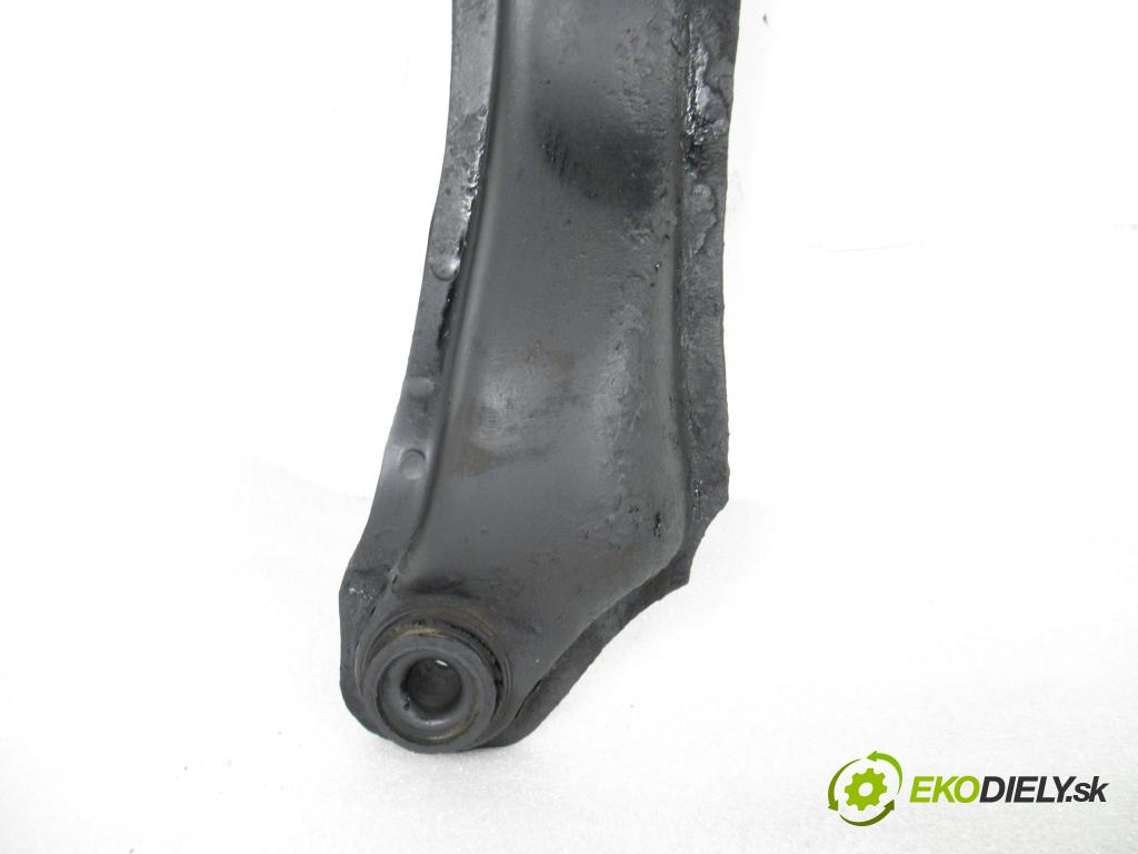 AUDI 80 (8C, B4) SEDAN 1992 85,00 2.0 E 115 - ABK 1984,00 PŘEDNÍ: