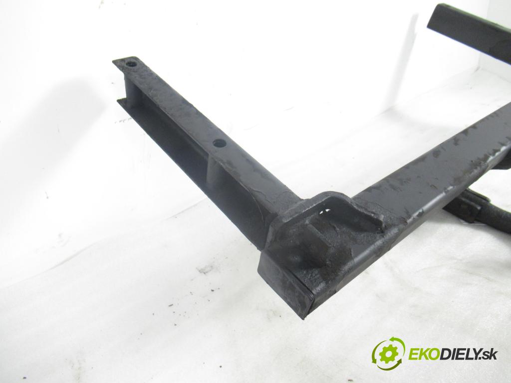 VW PASSAT B5 Variant (3B5) KOMBI 1998 66,00 1.9 TDI 90 - AHU 1896,00 Hák