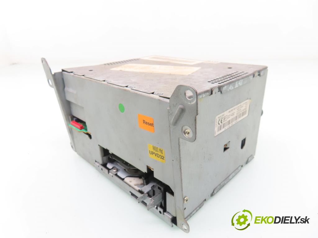 SEAT CORDOBA (6K2) SEDAN 1999 44,00 1.4 - AKK 1390,00 RADIO modul 6K0035152A
