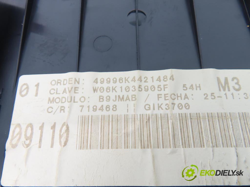 SEAT CORDOBA (6K2) SEDAN 1999 44,00 1.4 - AKK 1390,00 ovladač rádia 6K1035905F