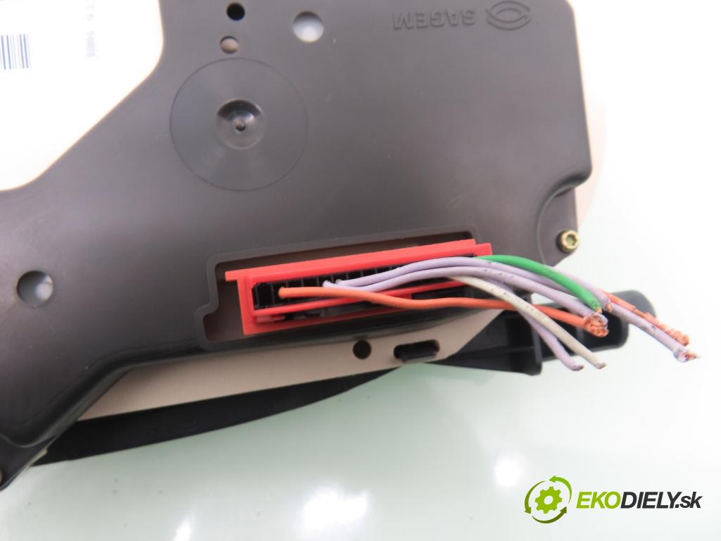 RENAULT CLIO II (BB_, CB_) HB 2002 72,00 1.4 16V (B/CB0P) - K4J 710 1390,00 Prístrojovka elektrický P8200059765