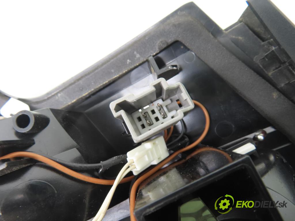 FORD MONDEO IV (BA7) LIFTBACK 2011 103,00 2.0 TDCi 140 - QXBA 1997,00 světlo pravé zadní kufr BS7113A602AE