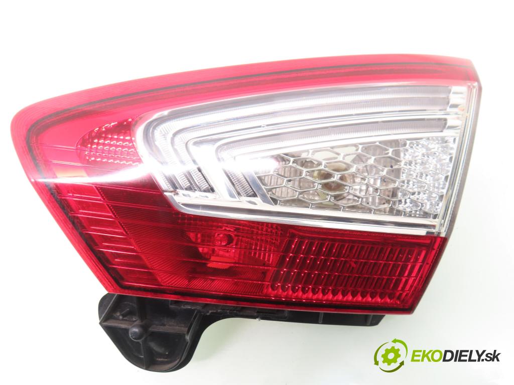 FORD MONDEO IV (BA7) LIFTBACK 2011 103,00 2.0 TDCi 140 - QXBA 1997,00 světlo pravé zadní kufr BS7113A602AE