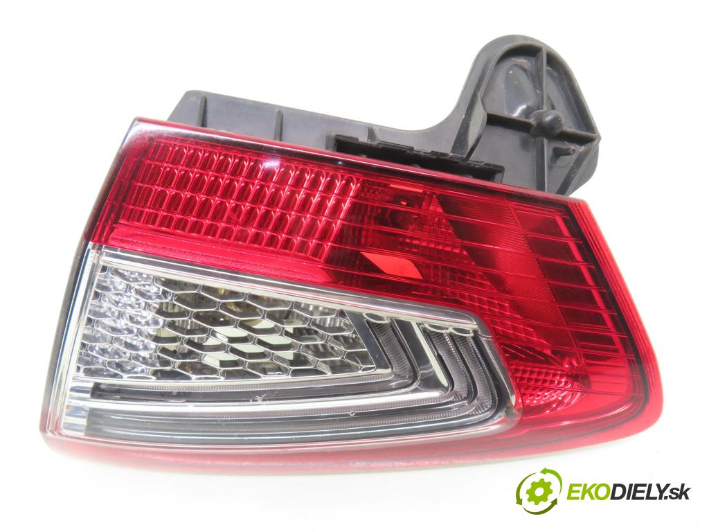 FORD MONDEO IV (BA7) LIFTBACK 2011 103,00 2.0 TDCi 140 - QXBA 1997,00 světlo pravé zadní kufr BS7113A602AE