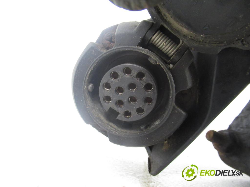 KIA CARENS II (FJ) MINIVAN 2003 93,00 1.8 - TB 1793,00 Hák