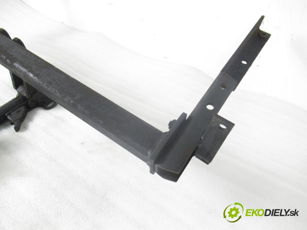 KIA CARENS II (FJ) MINIVAN 2003 93,00 1.8 - TB 1793,00 Hák