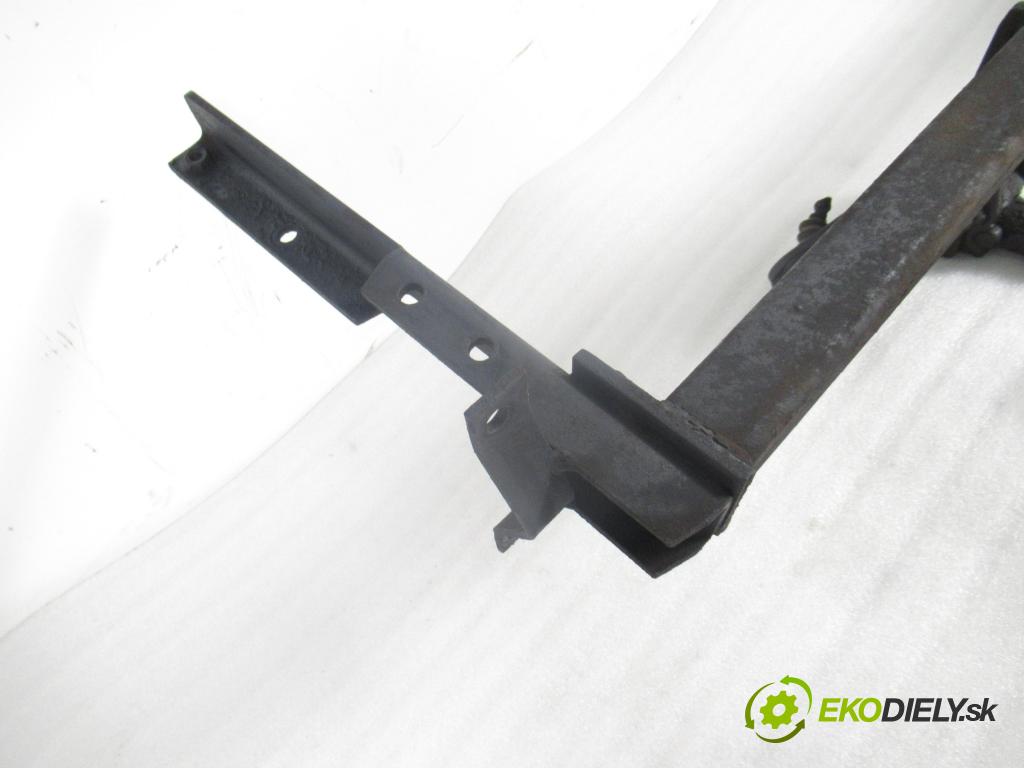 KIA CARENS II (FJ) MINIVAN 2003 93,00 1.8 - TB 1793,00 Hák