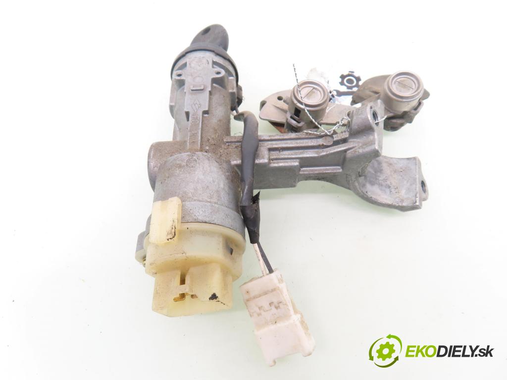 HYUNDAI GETZ (TB) HB 2002 60,00 1.3 12V 82 - G4EA 1341,00 spinačka / zámky