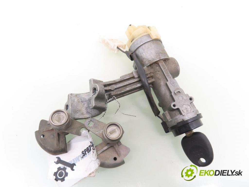 HYUNDAI GETZ (TB) HB 2002 60,00 1.3 12V 82 - G4EA 1341,00 spinačka / zámky