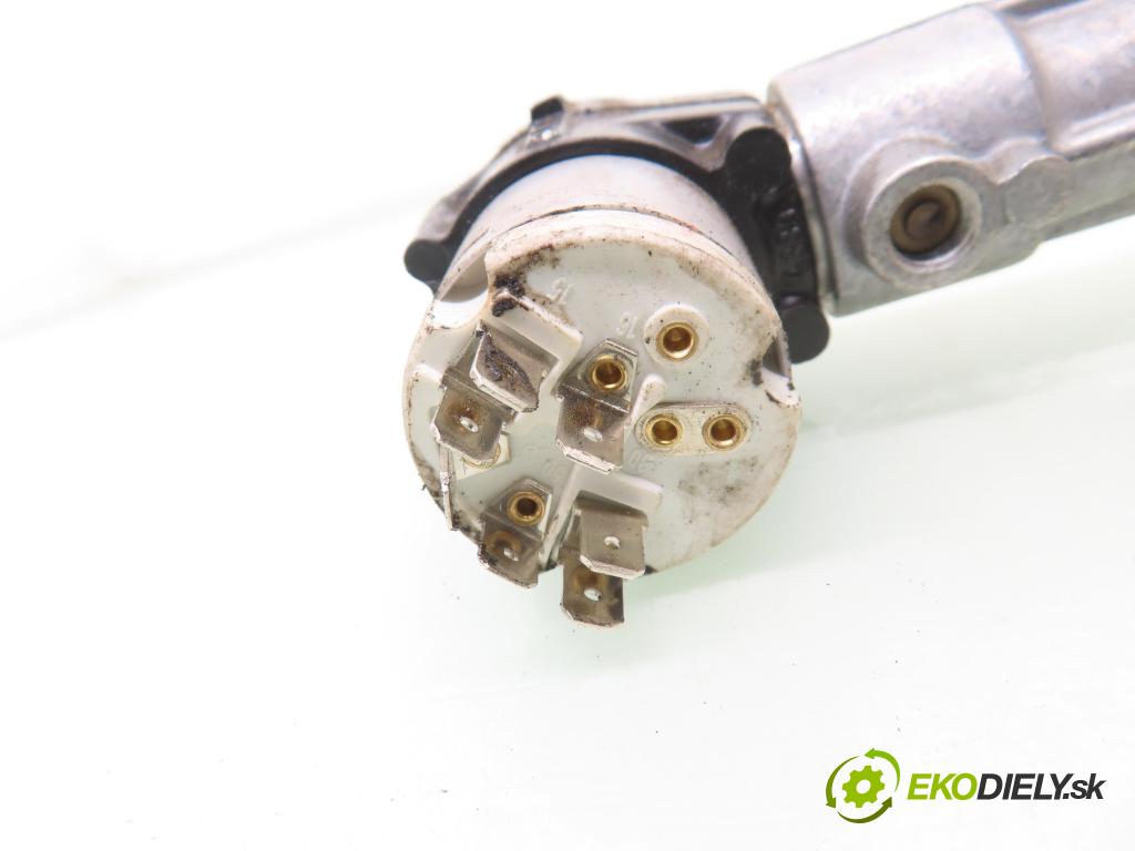 SKODA FELICIA II (6U1) HB 1998 40,00 1.3 - AMG 1289,00 spinačka / zámky 441022221176